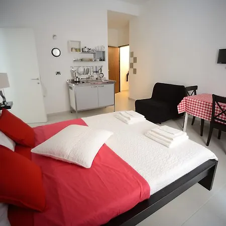 Casa Petrarca Alojamento de Acomodação e Pequeno-almoço 2*