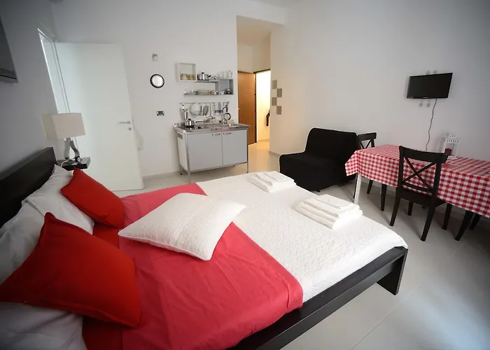 Casa Petrarca Bed & Breakfast 2*